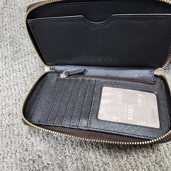 Michael Kors Wristlet Wallet Brown Zip Around Size Small - Picture 8 of 9
